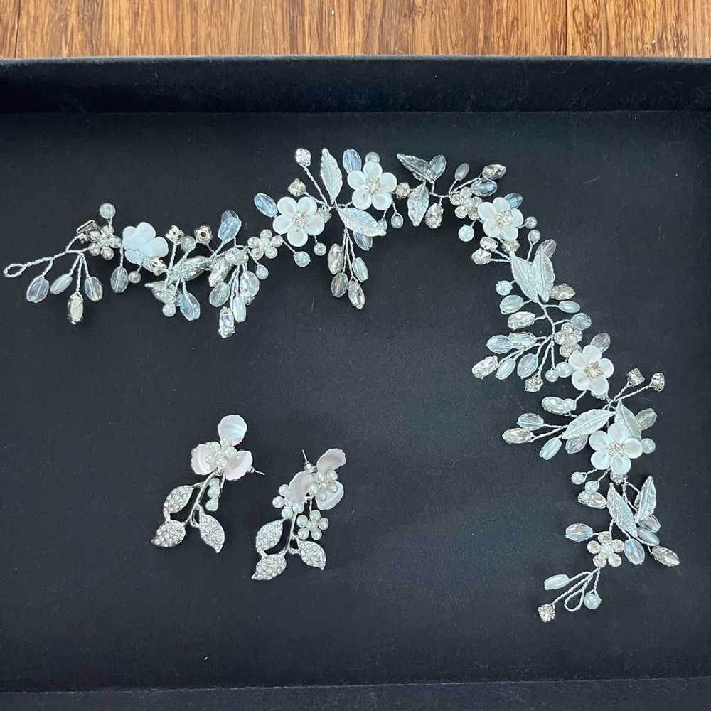Beautiful silver sparkle flower bridal hair piece and earrings